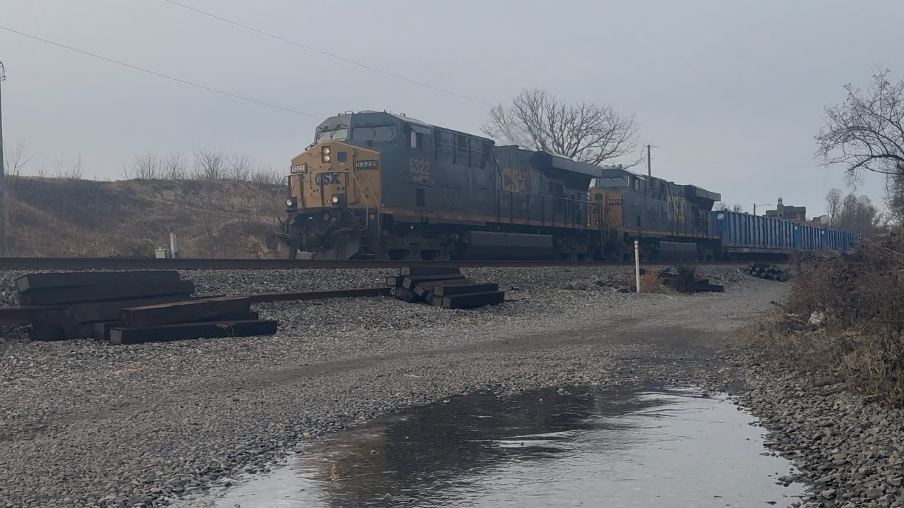Oddball! A “Bolt” ES40DC leads W013 @ Dumfries, VA! || 1/24/2026