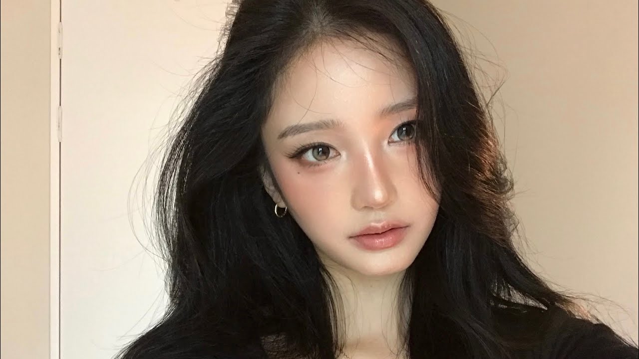 흑발에 찰떡인 분위기 있는 메이크업 (feat.가을 웜)