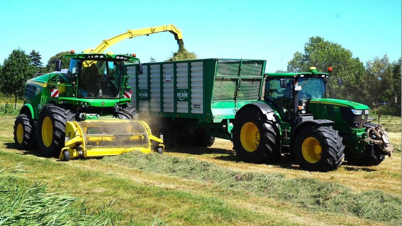 Gras hakselen met John Deere 8600i. Lohnb. Hilmar Thomßen Bunde.