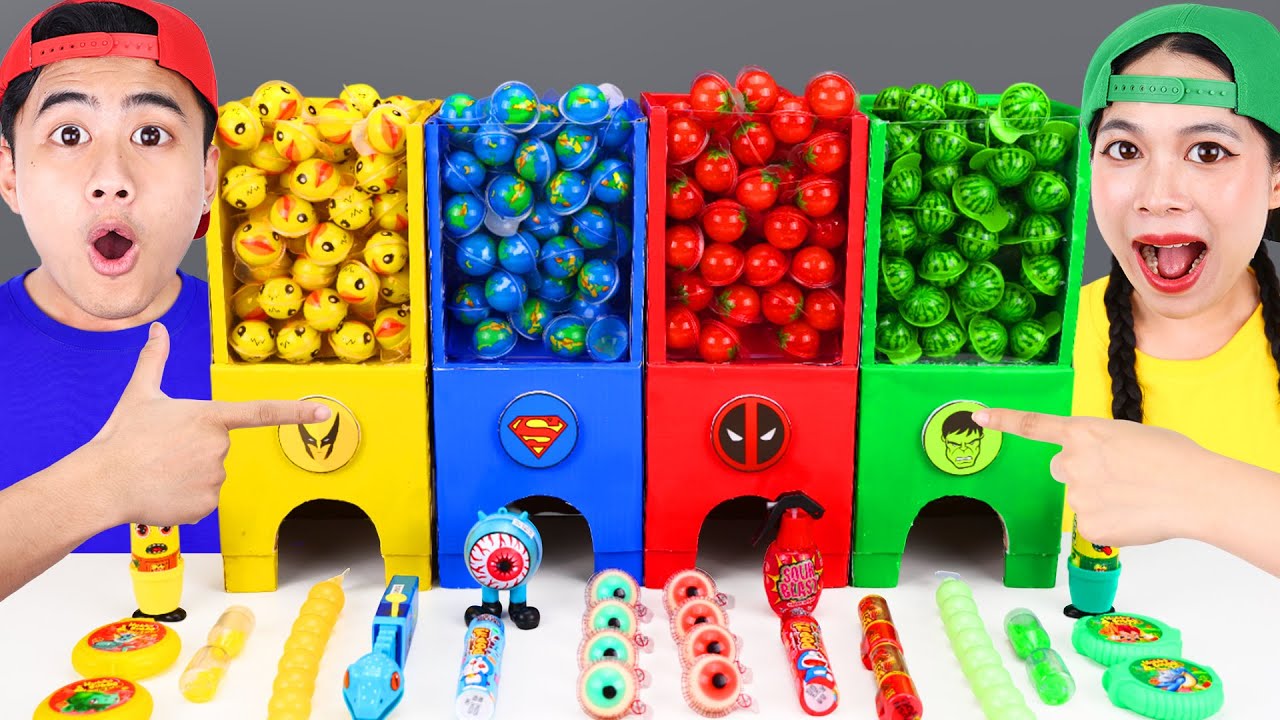 Spiderman VS Hulk Eating Candy Machine Rainbow Food Challenge | ASMR MUKBANG 캔디 머신 푸드 챌린지