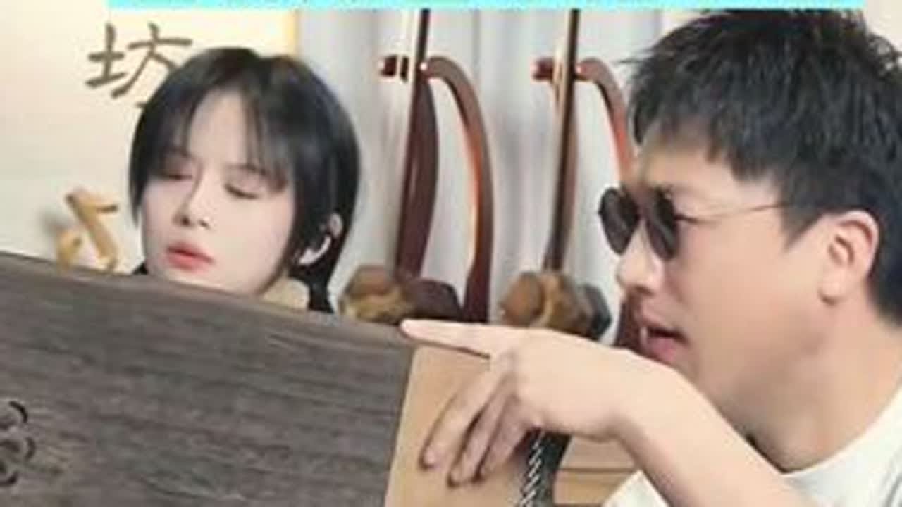 力哥买了小古筝，直播间玩出新花样😂力哥太可爱了😄#快来围观 #多才多艺 #小古筝 @二饼胡拉 @力哥拉二胡