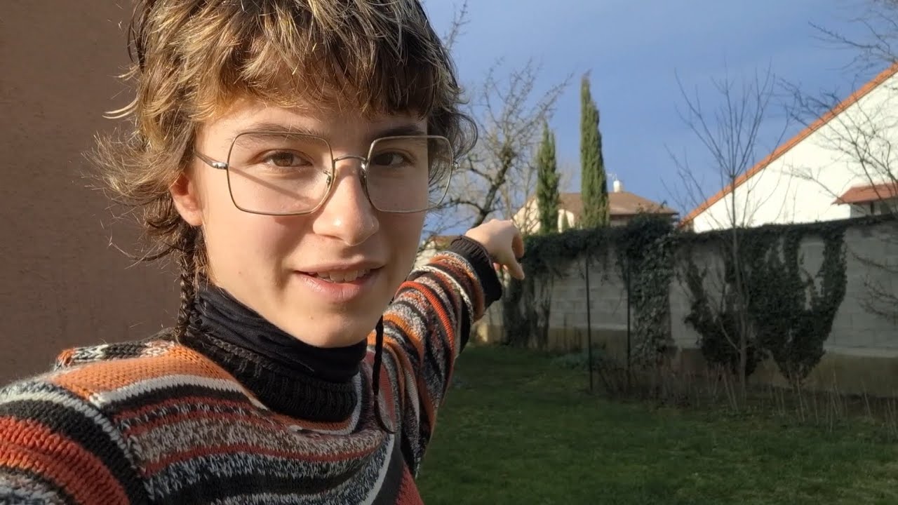 ASMR Dans le Jardin - Mouvements de Main, de Caméra et compagnie !
