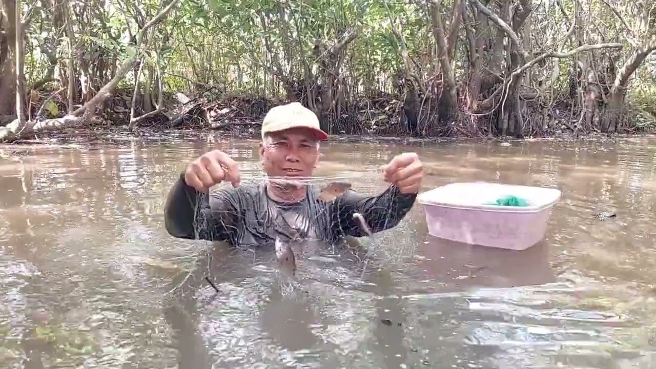 Ba lúa nhà quê săn bắt