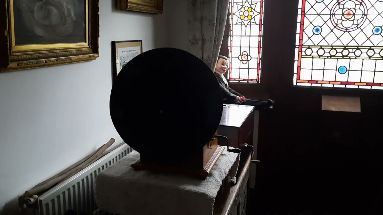 Pathé gramophone circa 1907-1910 playing Pomp And Circumstance (Elgar) - Band of HM King's Colonials