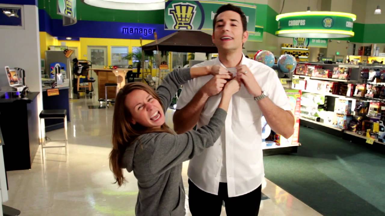 Zach Levi Takes His Shirt Off!