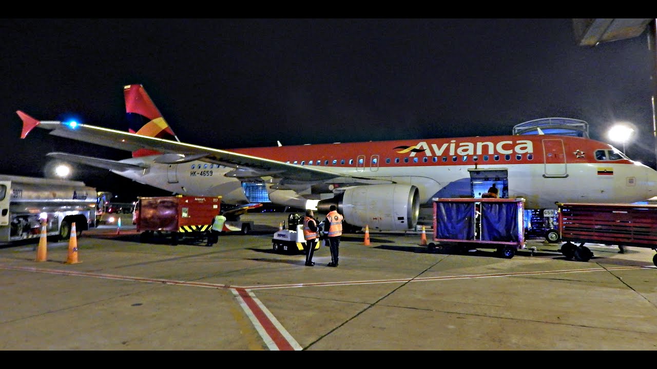 Despegue nocturno de Avianca Airbus A320 N538AV en Bogota El Dorado 13L
