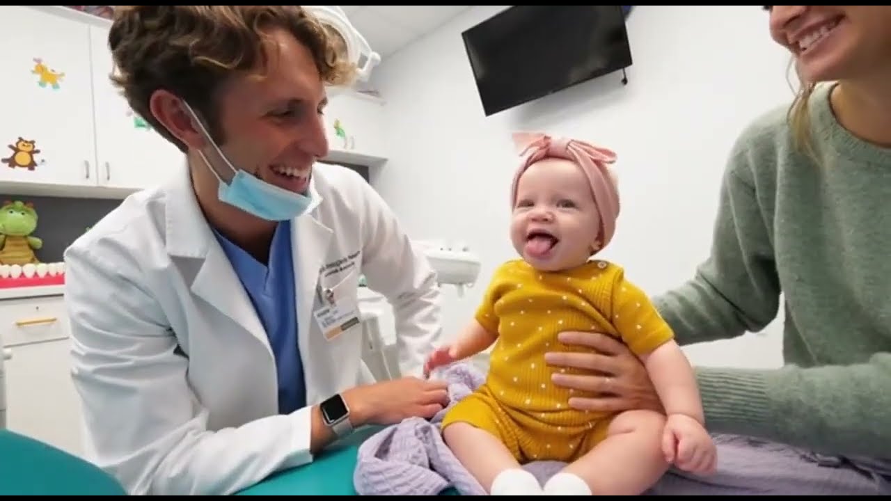 Baby Points Like a Tiny Boss 💛😂🔥 #short #baby #family #funny  💛