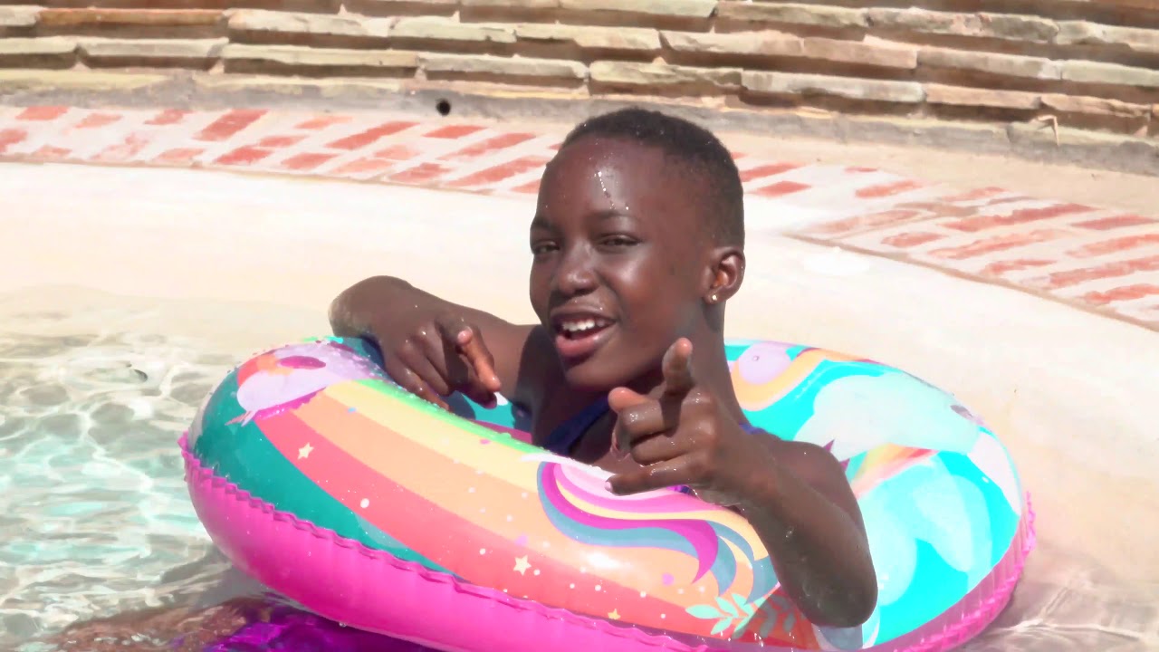Marsh Mashavu feat. Whitney Ellen - Twende Holiday (Official video)