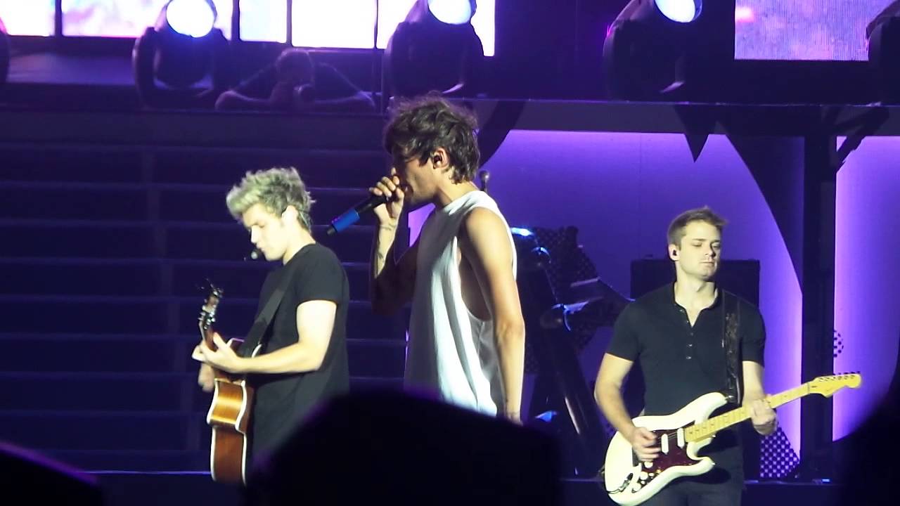Don't Forget Where You Belong - One Direction Live