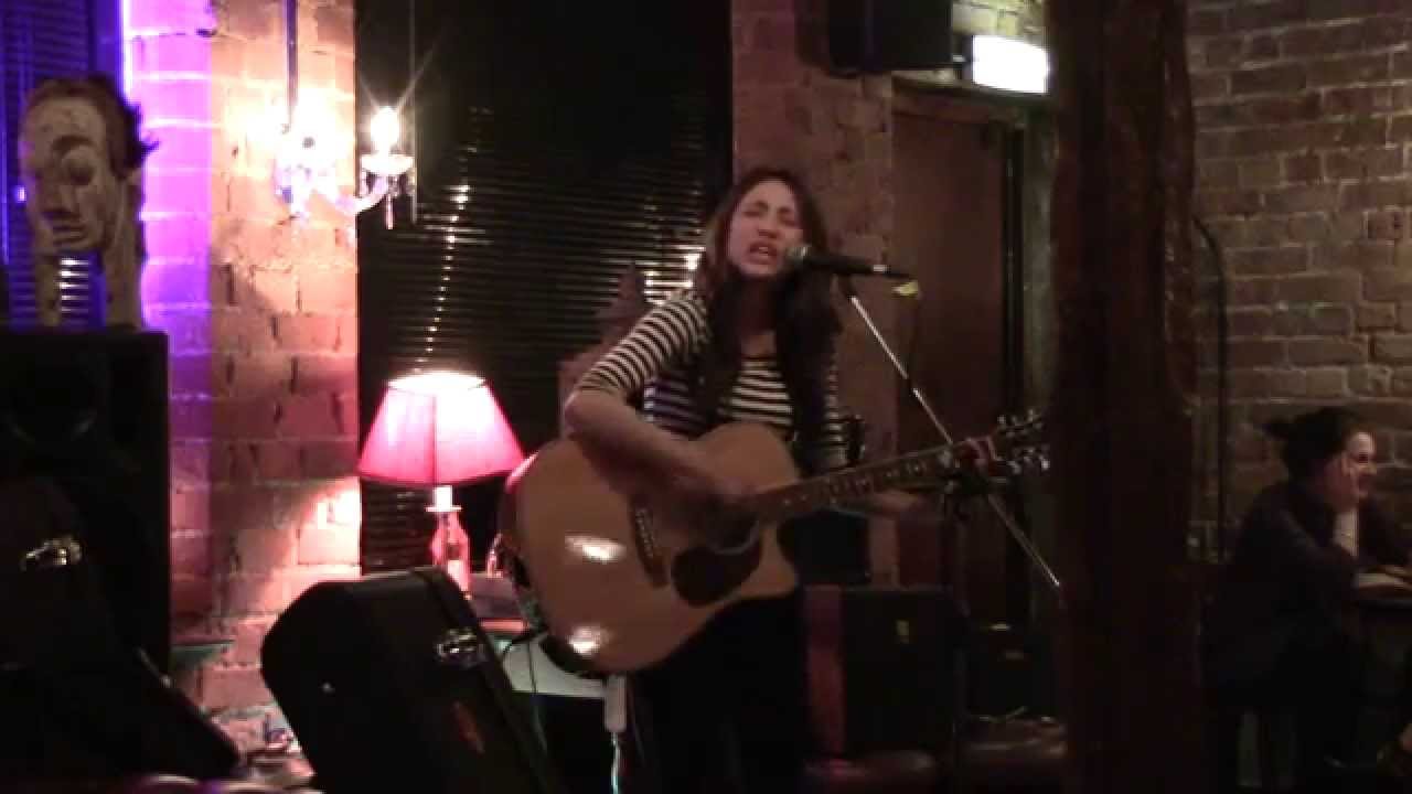 Jenny Willett - Shake it out by Florence and the Machine Acoustic Cover