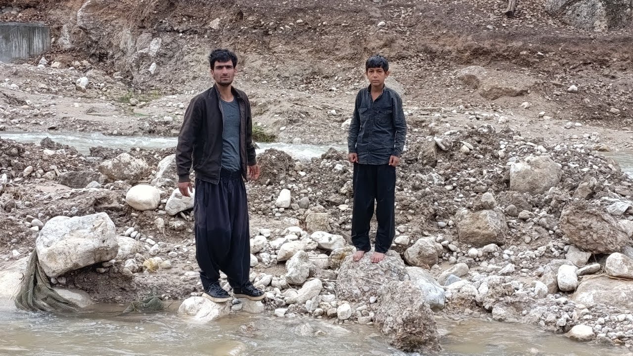 Tayyaba went to Ali for her children. Saeed was very sad for her.