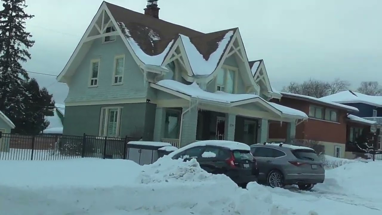 Drive Thunder Bay 12 Jan 2026 beautiful homes Winnipeg Av