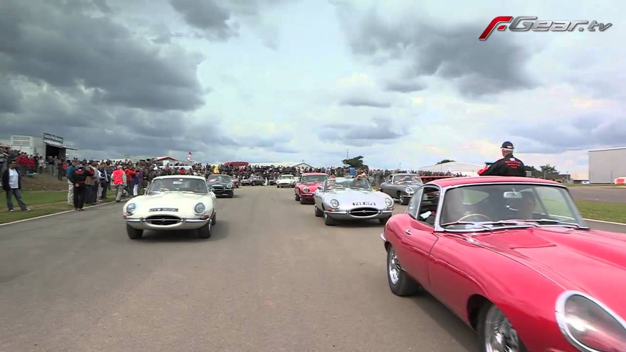Jaguar E-Type's @ Silverstone (long version)