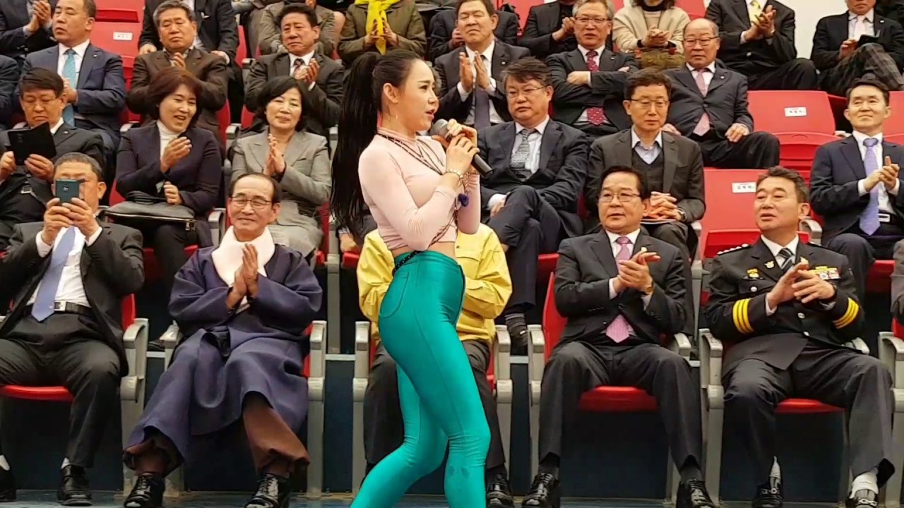 지원이; 트로트메들리2 청도 소싸움경기장