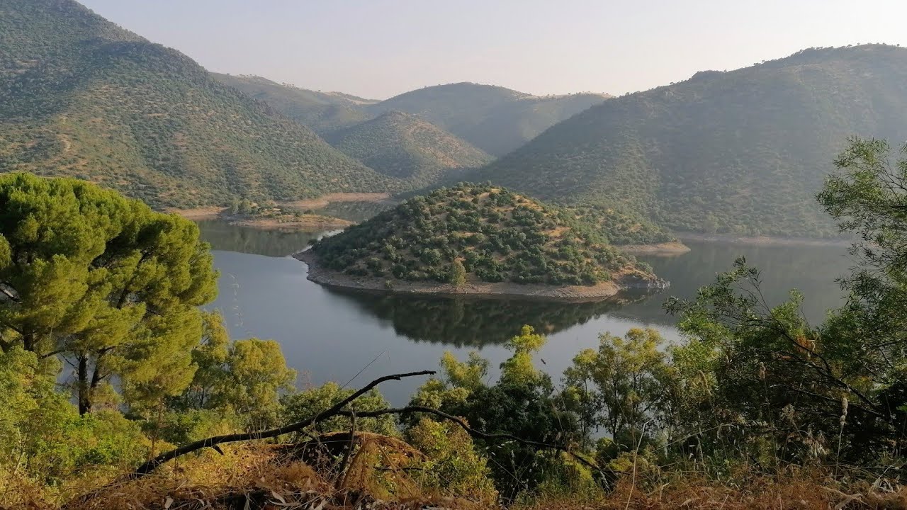 Tras los Black Bass de más de 2 kg del embalse del Jándula, paraíso de la naturaleza.