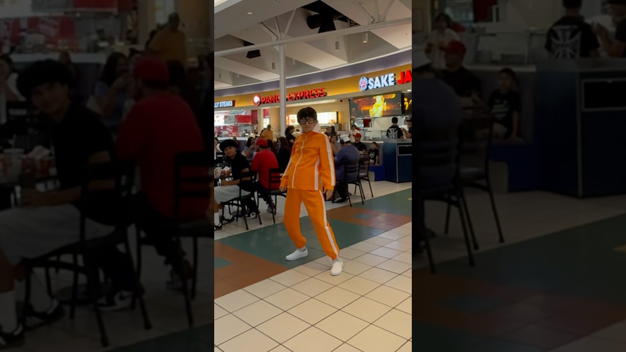 OH YEAH! Vector. that&rsquo;s me. #vector #despicableme #memes #prank #funny #cosplay #minions #mall