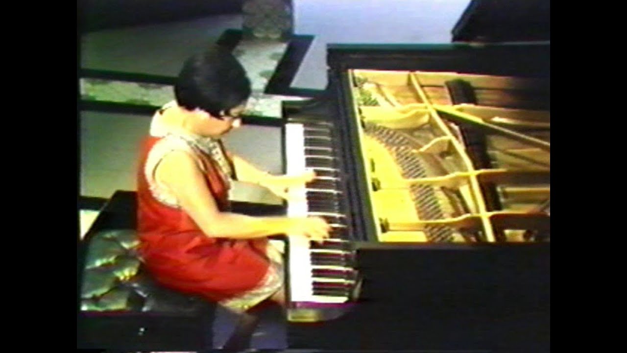 Alicia de Larrocha plays Albéniz - Iberia: El Albaicin (1969 TV)