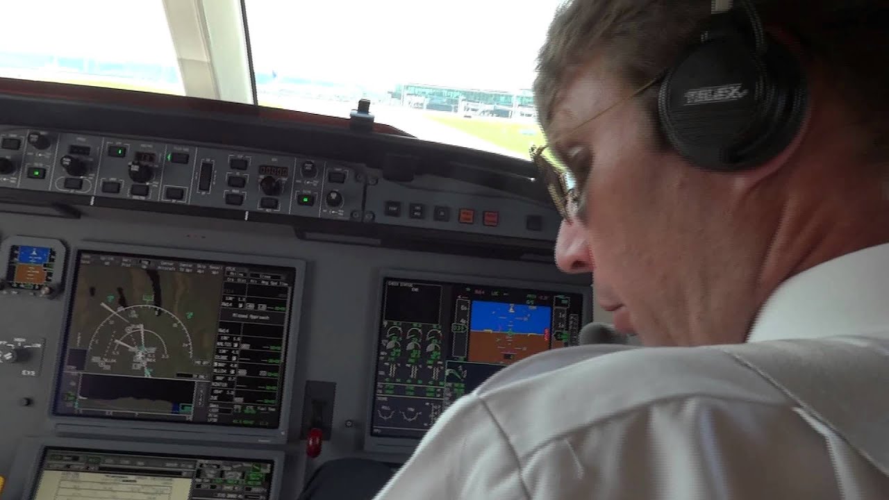 Dassault Falcon 7X Approach And Landing At Zurich