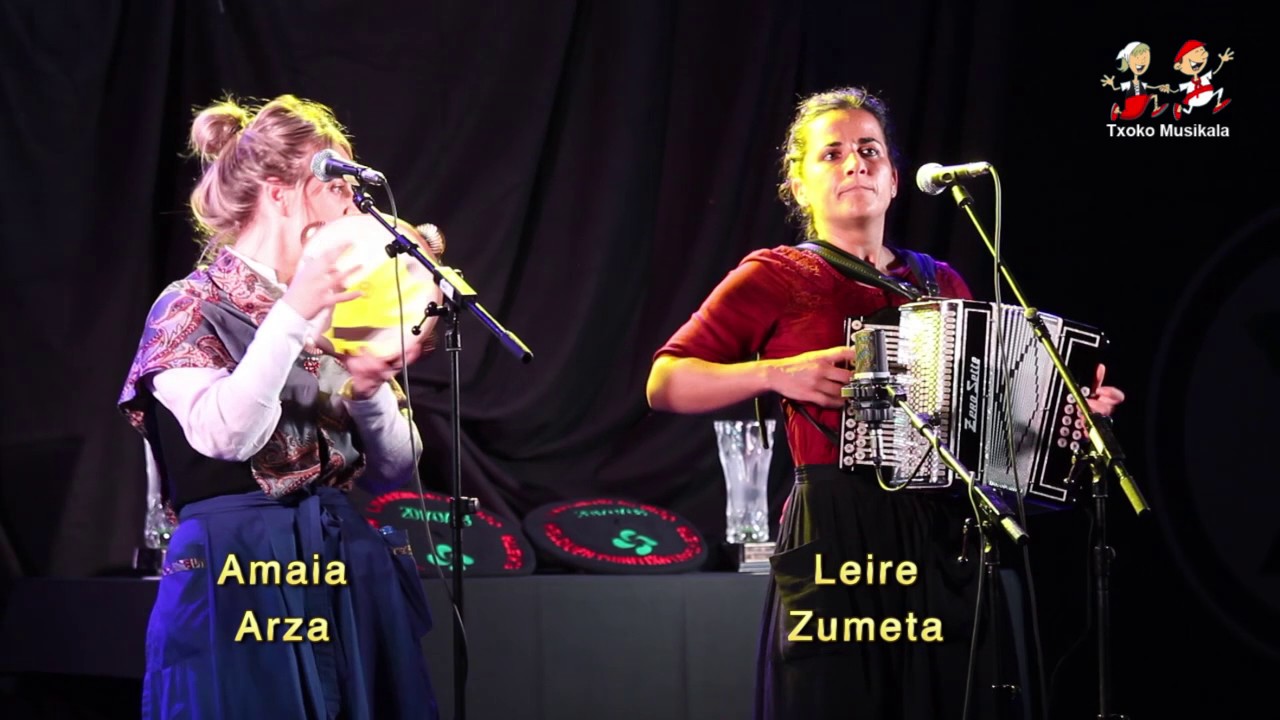 201707080602 Leire Zumeta eta Amaia Arza, Trikitilari Helduen I. Txapelketa Markina-Xemeinen.