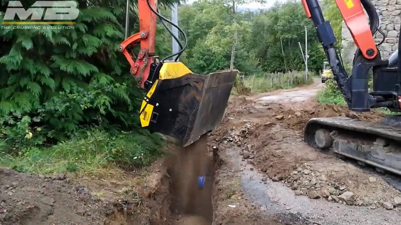 Comment cribler un terrain humide avec le godet-cribleur MB-HDS ?
