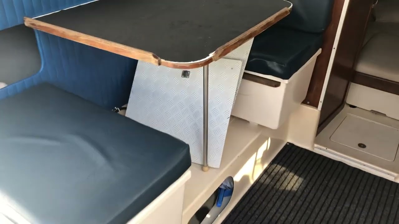 Bertram 25 flybridge cruiser Isabella