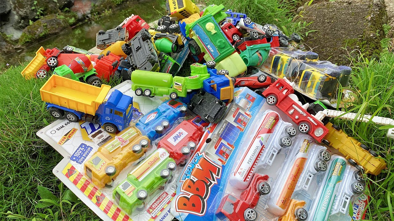 Menemukan Mainan Terbaru, Truk Sampah, Ambulan, Excavator, Pemadam Kebakaran, Truk Pasir, Mobil Jeep