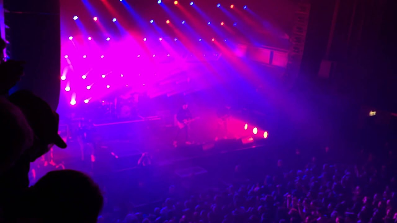 KRAFTKLUB 25.02.15 - Köln - Für immer (Intro) (HQ)