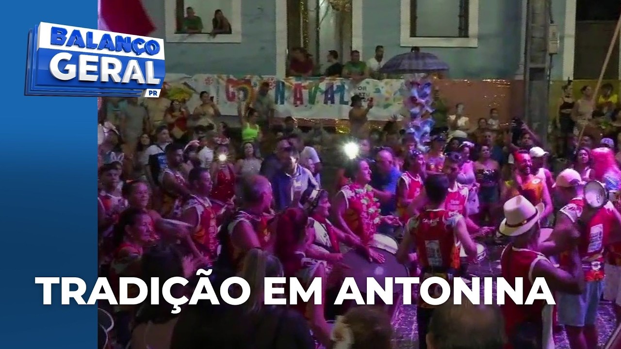 Desfile das escandalosas agita o Carnaval de Antonina com muita descontração e fantasias criativas
