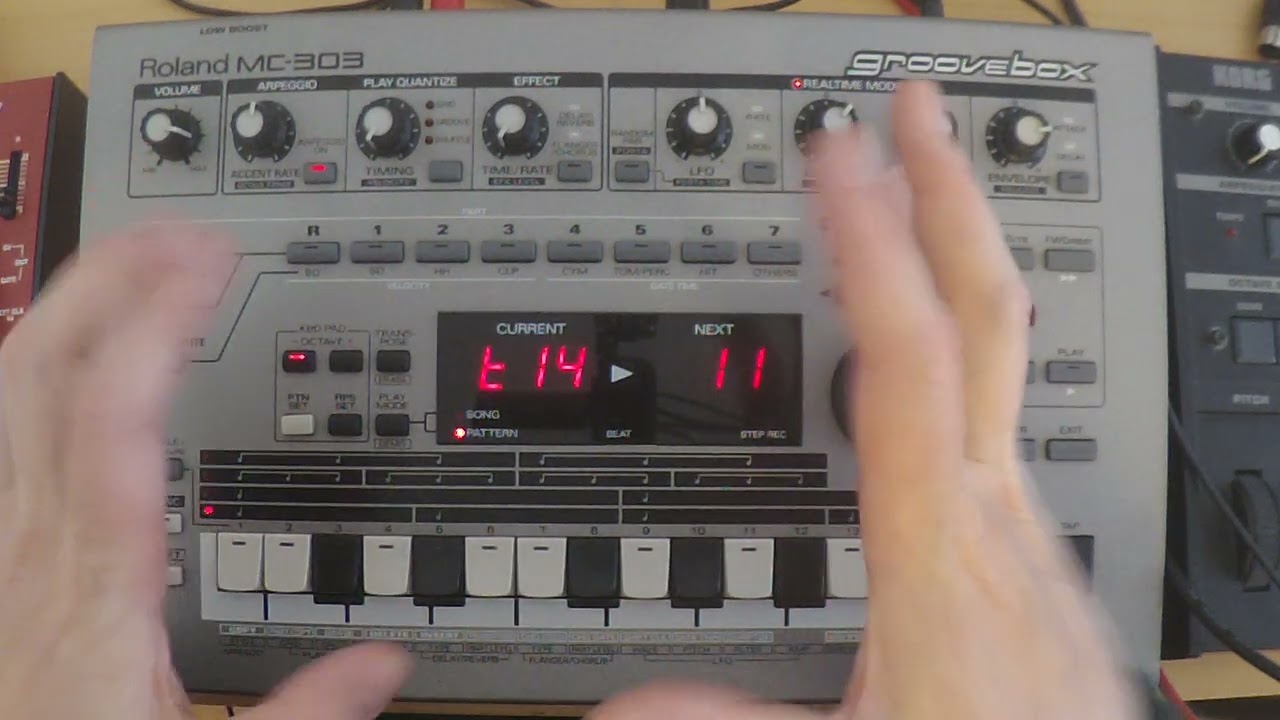 Roland MC 303 Tutorial Two - The Arpeggiator
