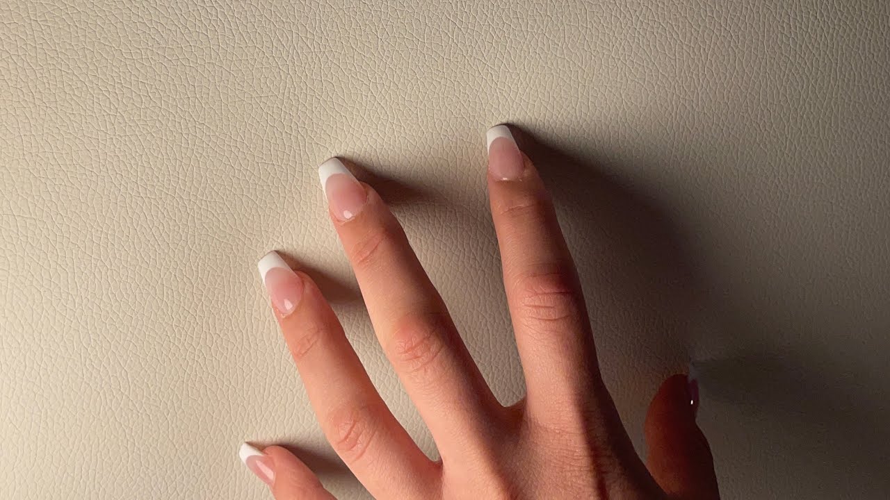 ASMR leather headboard nail scratching and tapping! ￼