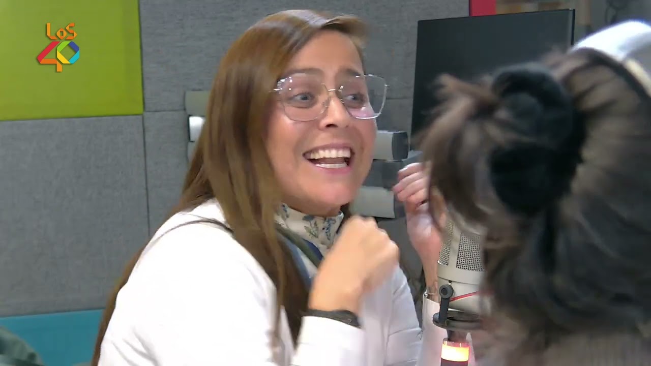 Natalia Valdebenito, Joce Acuña y Felipe Avello tirando la talla en #PongámonosSerios