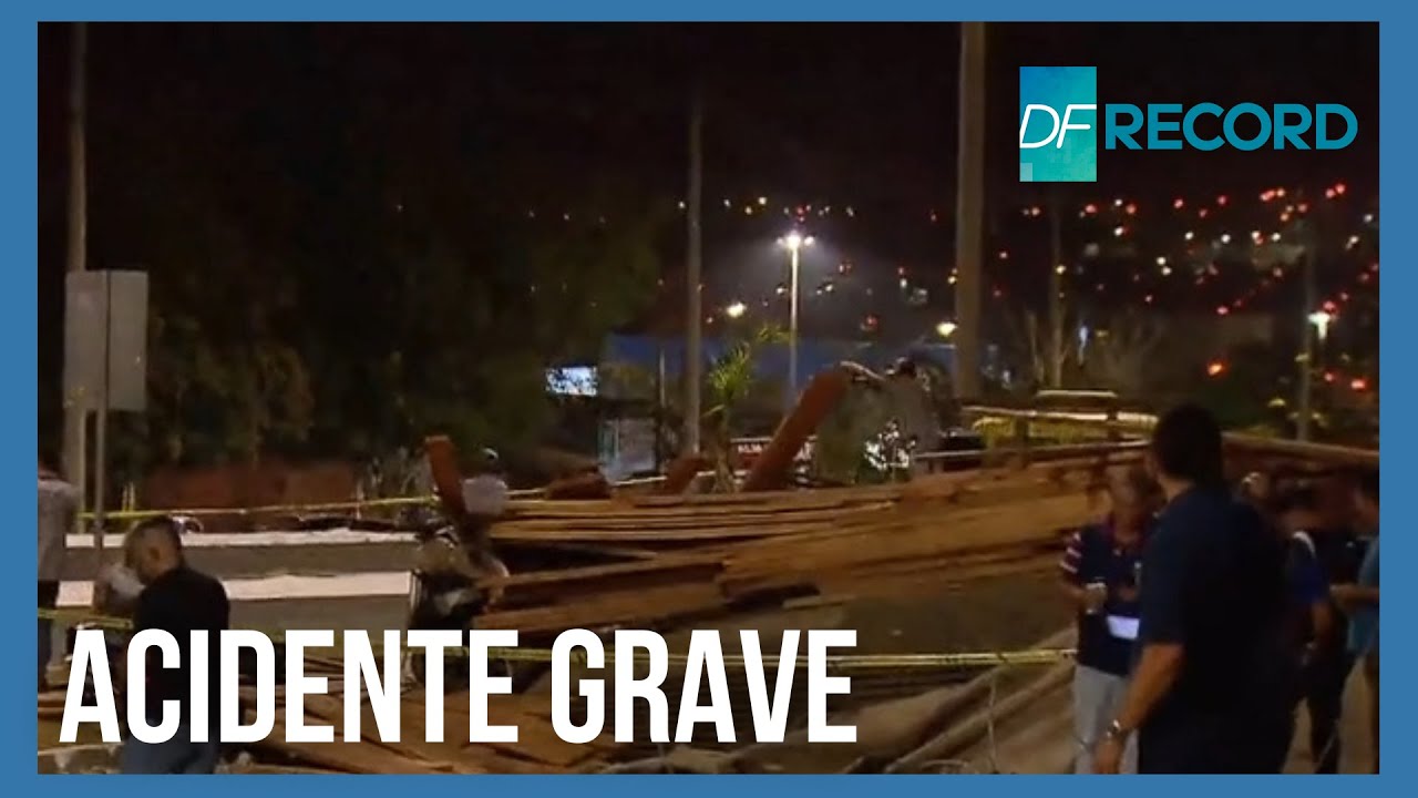 Caminhão perde freio e bate em três carros em São Sebastião