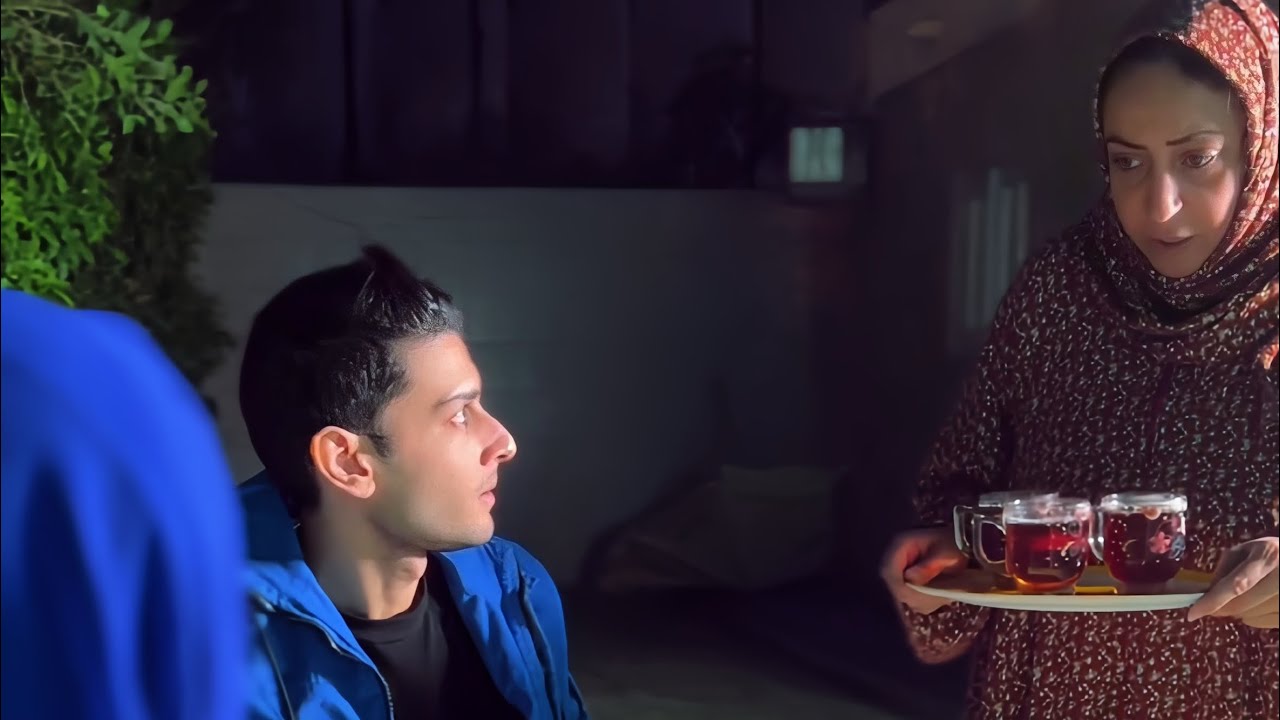 اكتشف ان أمه تعمل خادمه في بيت صديقه .. فماذا فعل 💔