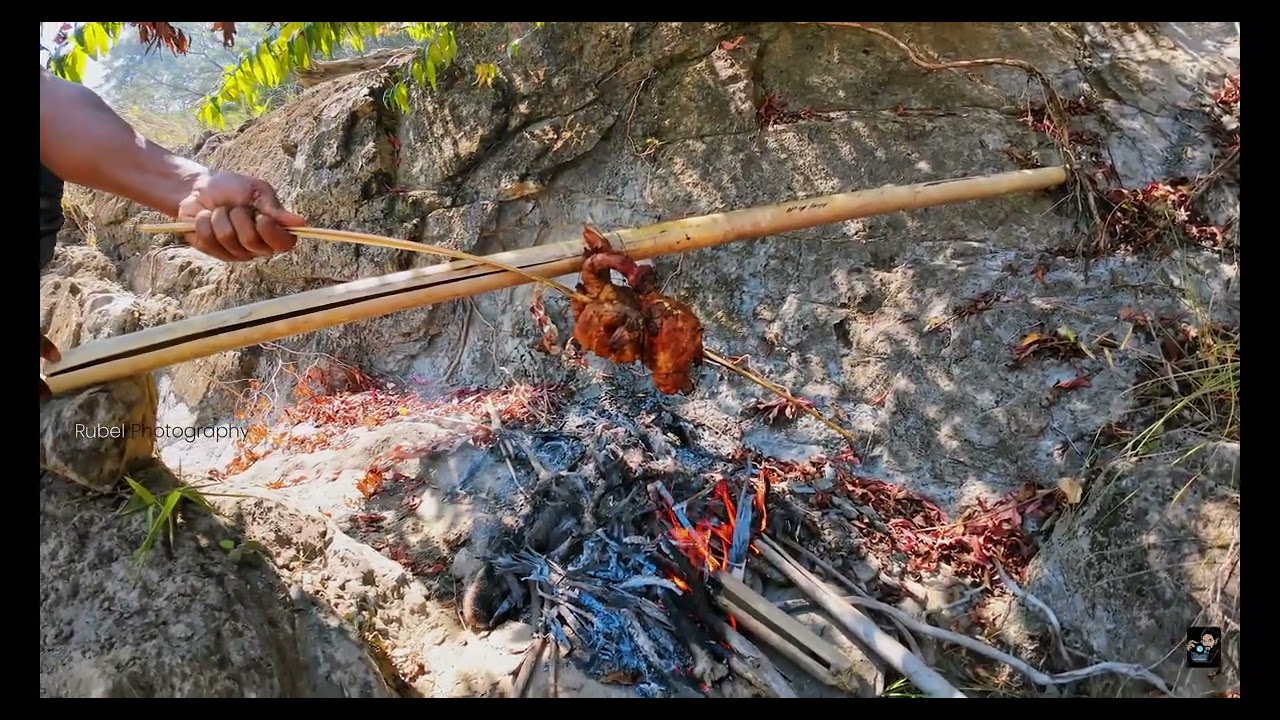 নদীর পাড়া দুবন্ধু মিলে পিকনিকের আয়োজন।