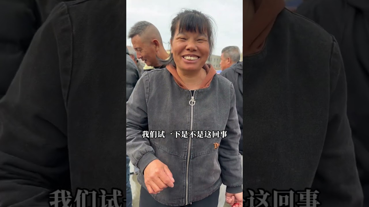 小芬学长一家到潮汕惠来的码头买海鲜，现场好多人好热闹，海鲜都是渔船抓上来就直接卖非常新鲜，来看看当地的海鲜价格怎么样#广东 #潮汕 #海鲜 #美食 #家庭日常