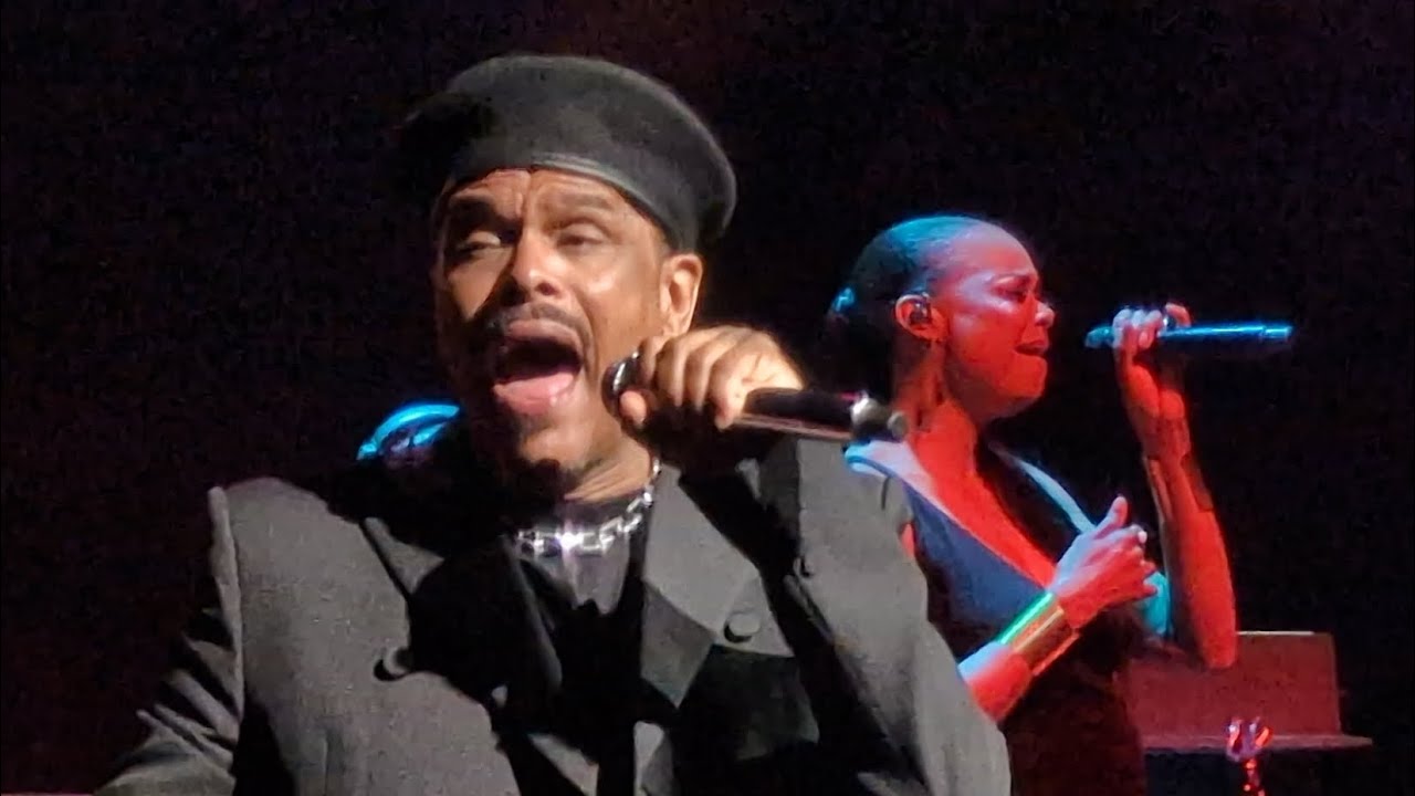 MAXWELL HIGH ON STAGE, CALLS OUT THE SHADE ROOM 