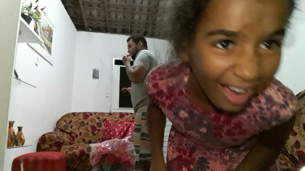 AIAI VOU BRINCA COM MEU POPIT PRECISA ESSA                  CARA FEIA