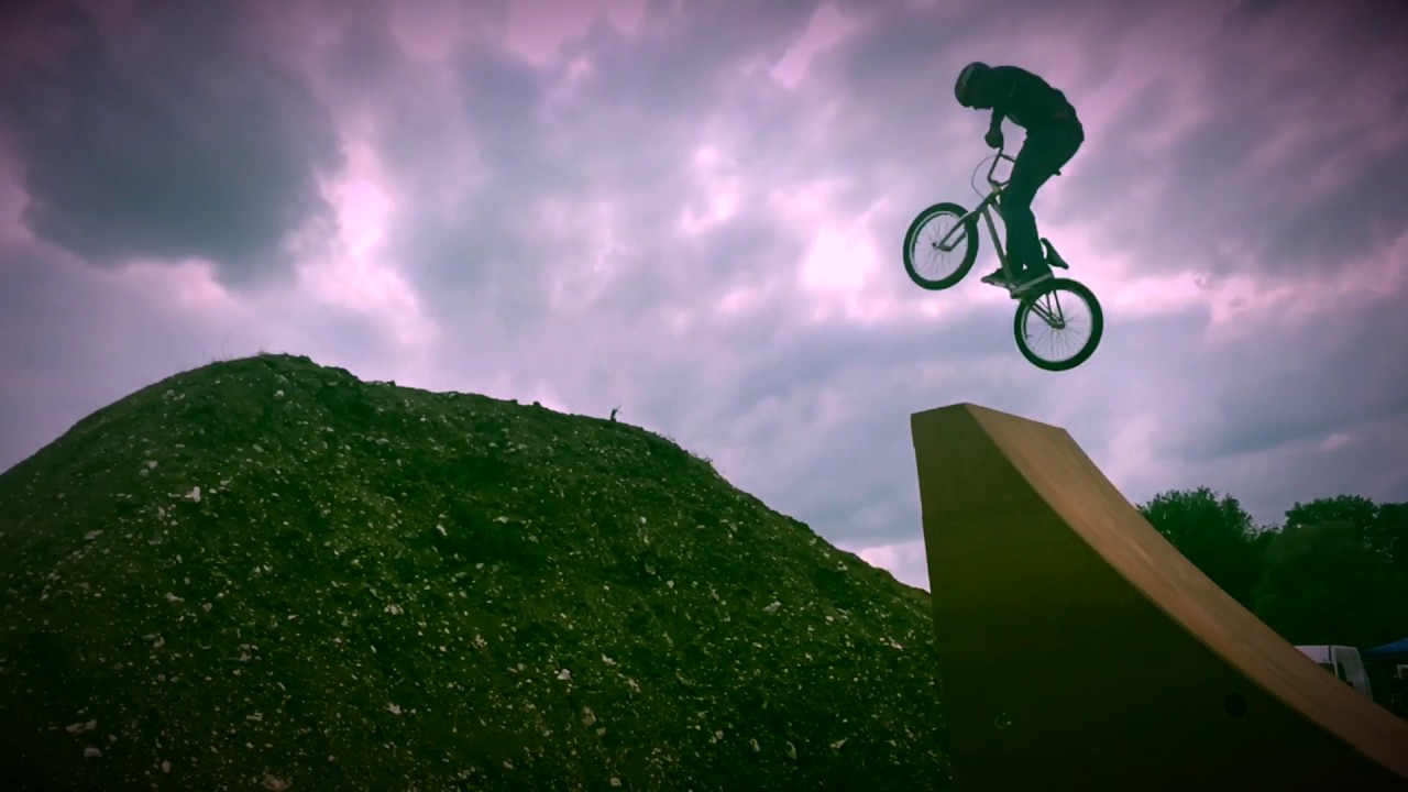 EDGAR TORRONTERAS & GENKI WATANABE BLACKLINER SHOW VELEILLES