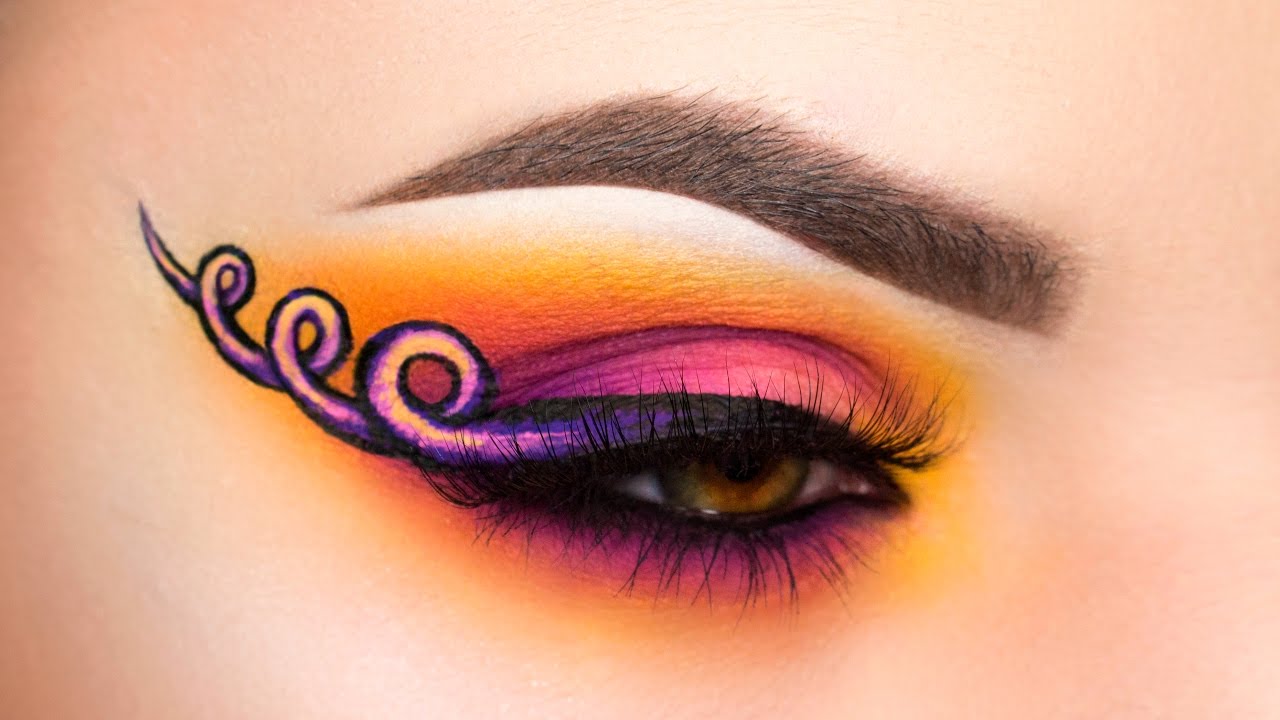 Curly Eyeliner Tutorial