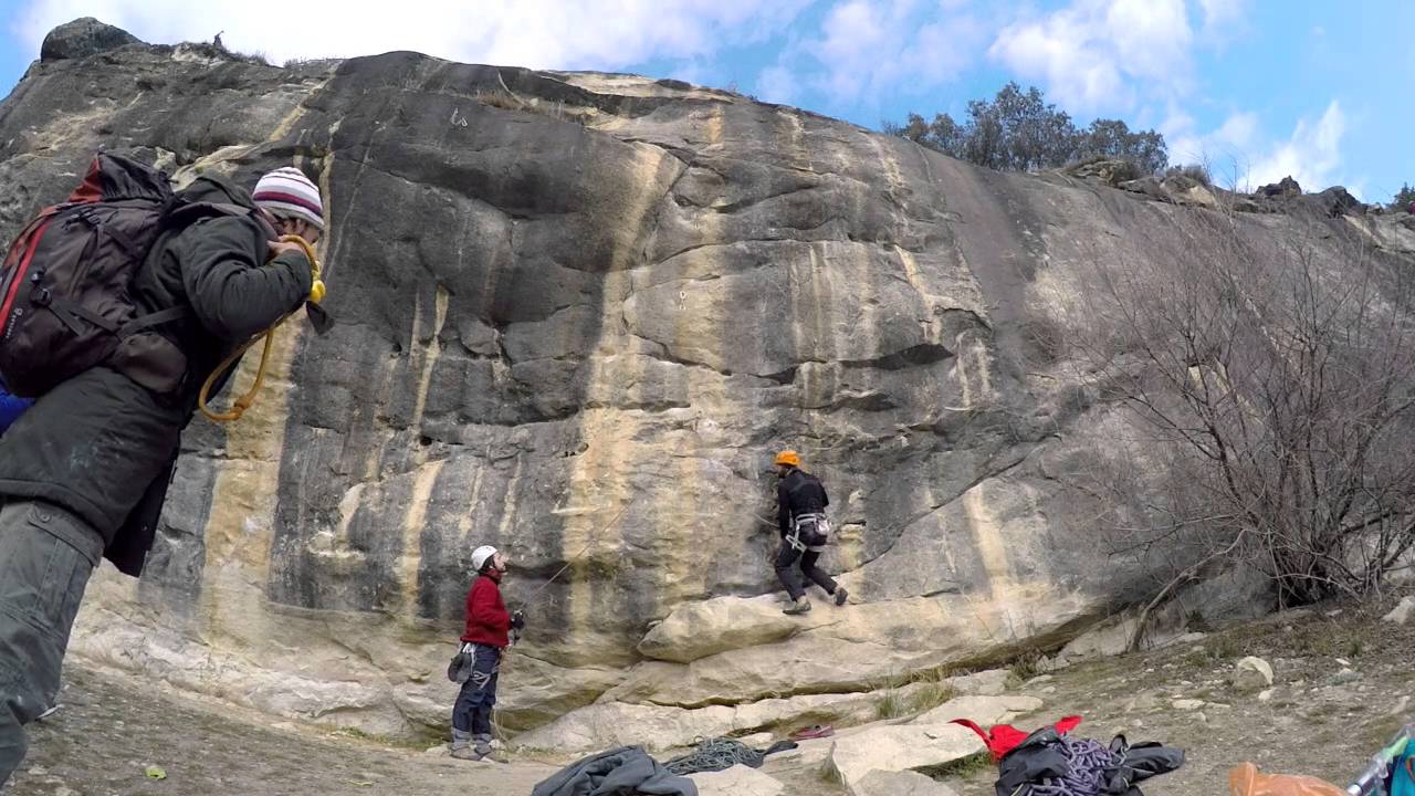 Pepe en La hora de los fantasmas 6C. Escalada en El Vellón