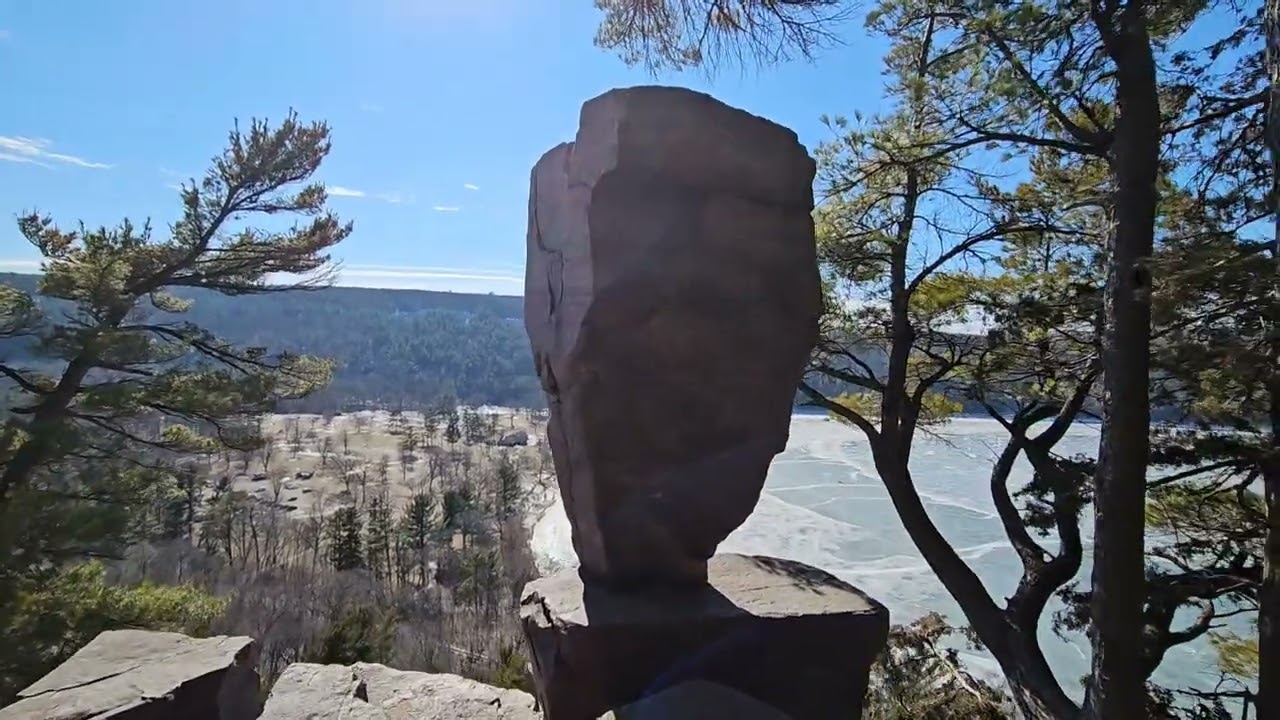 Devils Lake, WI. Balanced Rock - Potholes - Grotto trails.  #hiking #devilslake #falsespring #spring