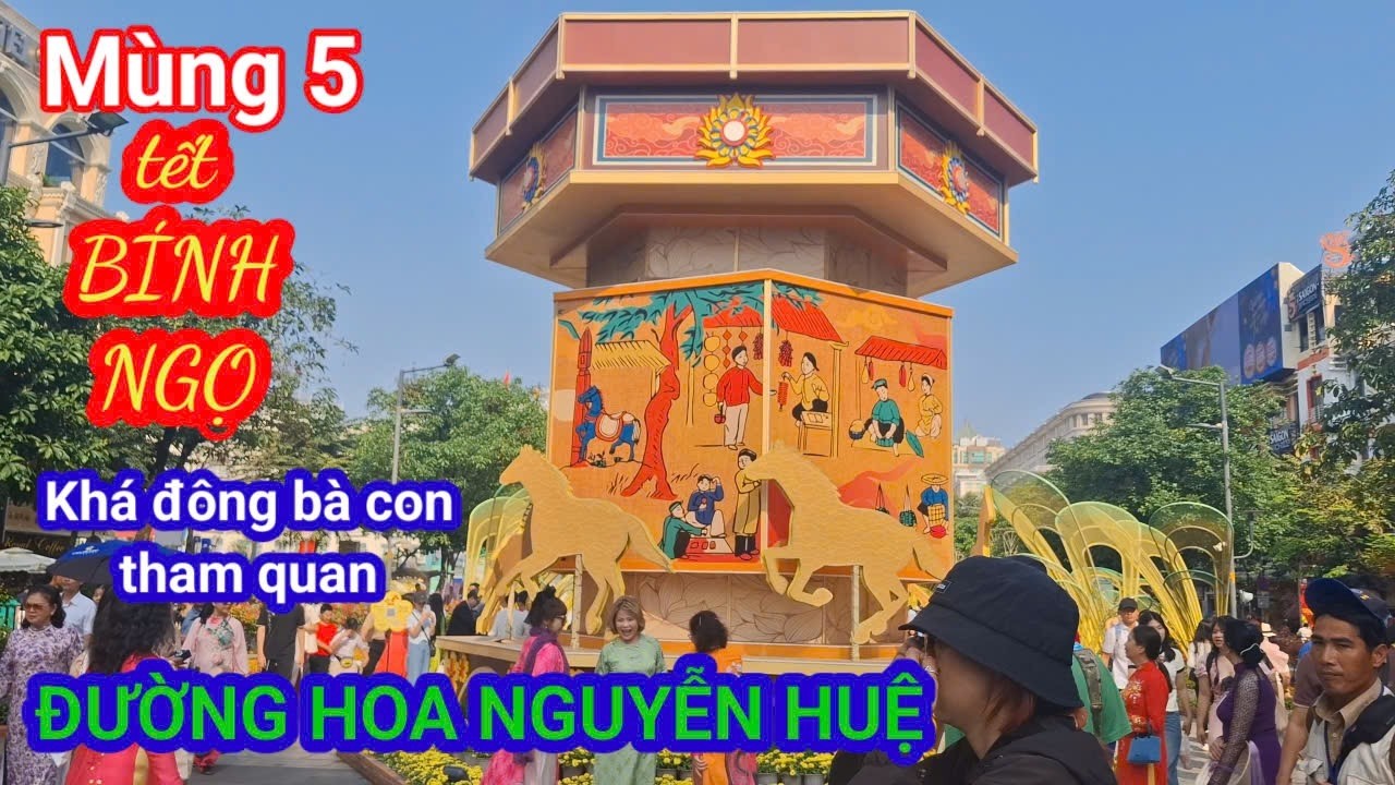 Mùng 5 tết bính ngọ khá đông bà con tham quan đường hoa nguyễn huệ