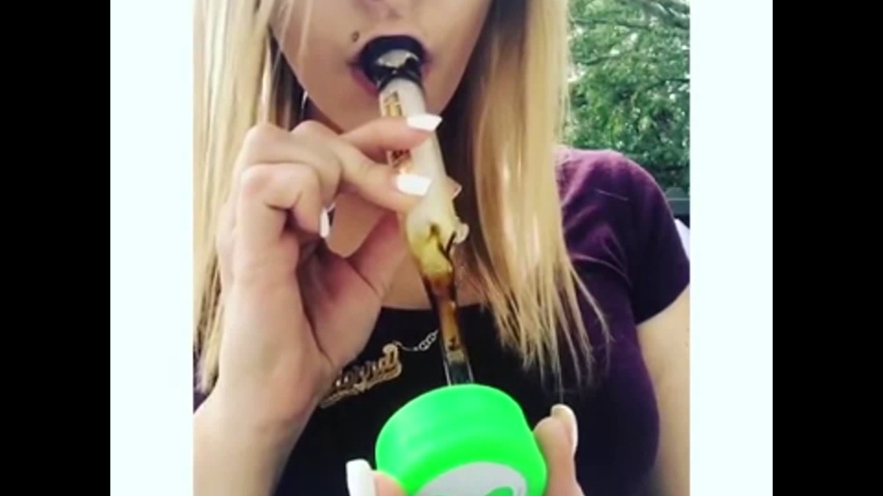 Sexy Ganja Babe