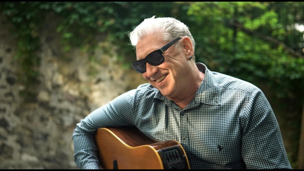 Müdür Beyin Yeşil Kürkü - Paul Dwyer