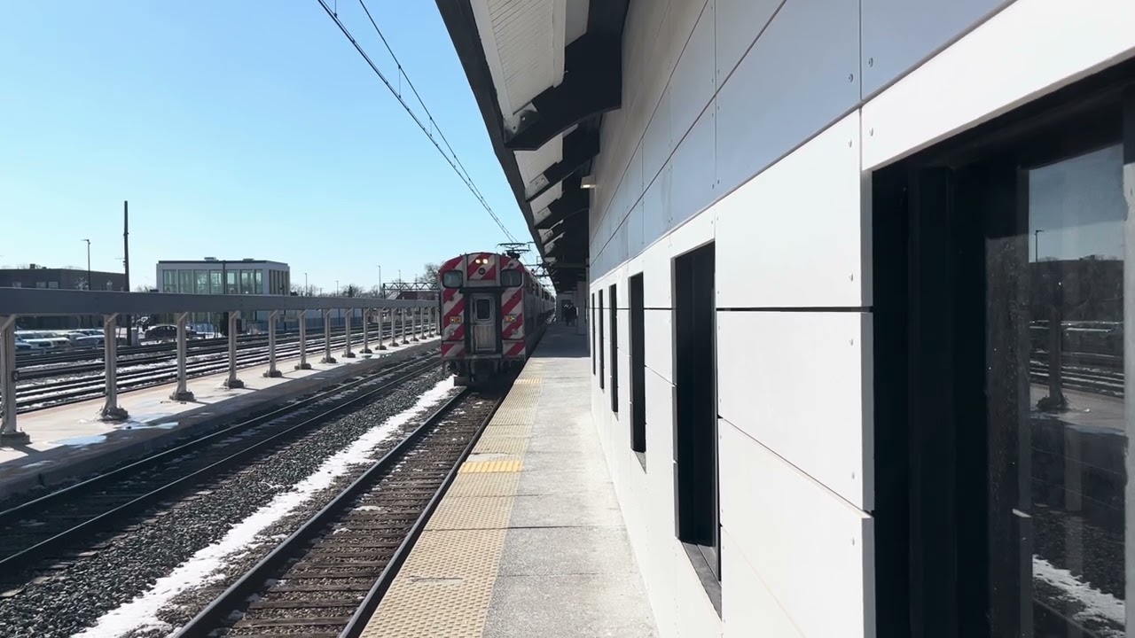 MED Mainline Inbound 812 Arriving @ Homewood