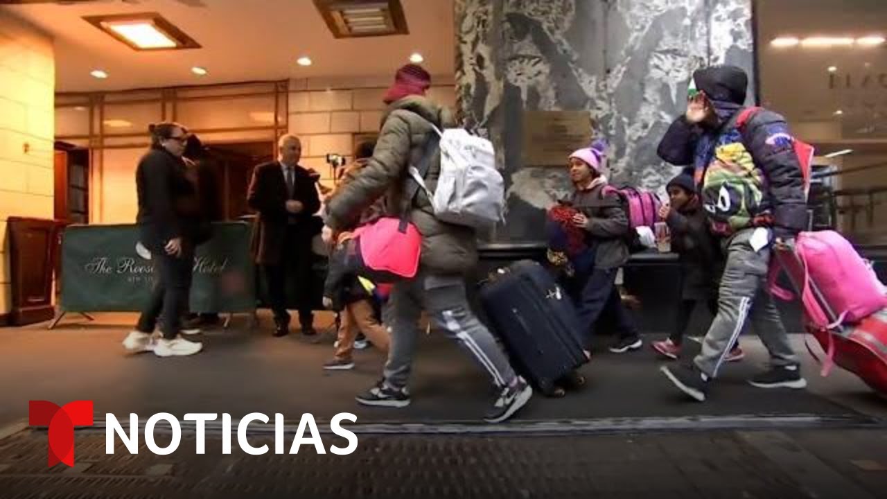 Empieza el desalojo de las familias de migrantes en los refugios de Nueva York | Noticias Telemundo