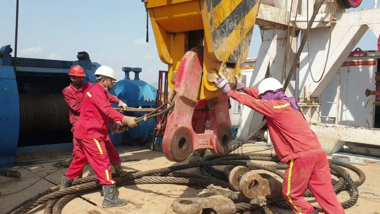 Remove bull line & u-block drilling rig oilfield well completion well control blowout preventer