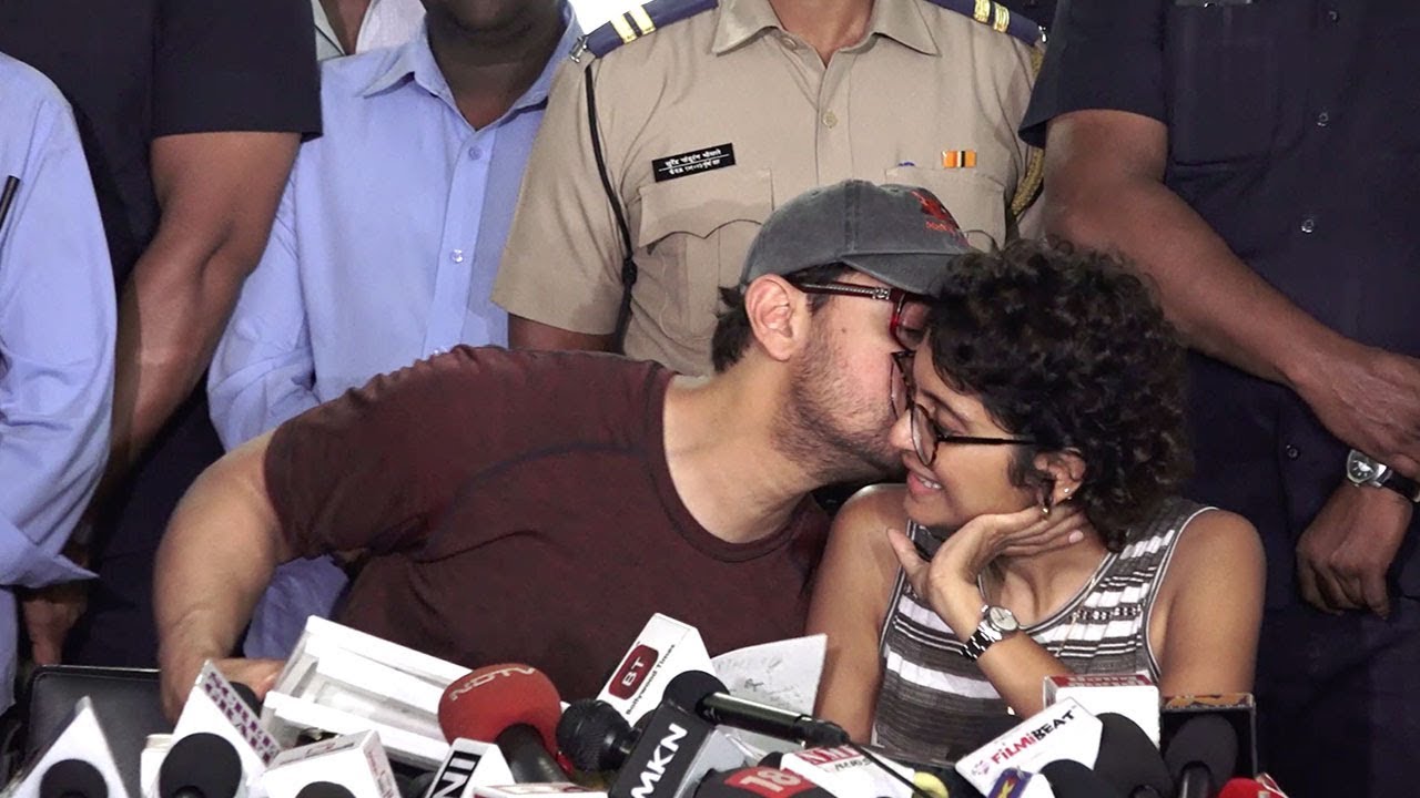 Aamir Khan Adorably KISSES his Biwi Kiran Rao at His 54th BirthdayParty