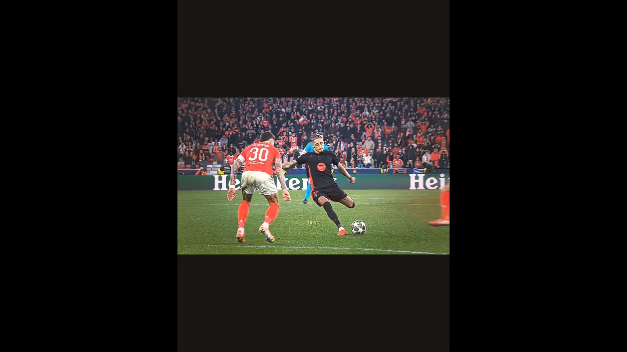 This dribble should be illegal 😳