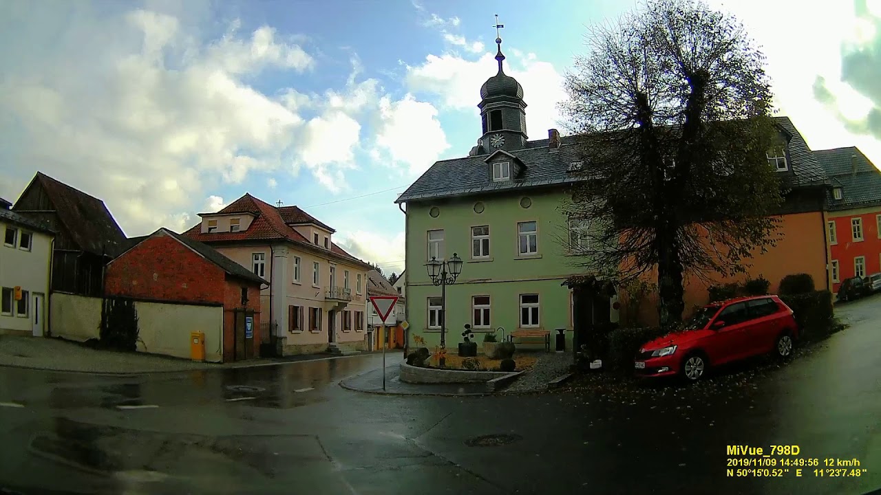 D: Markt Marktrodach. Landkreis Kronach. Rundfahrt durch die Ortsmitte. November 2019